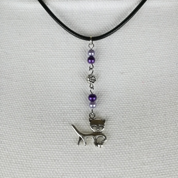 Jewelry - Cute cat necklace with purple beads